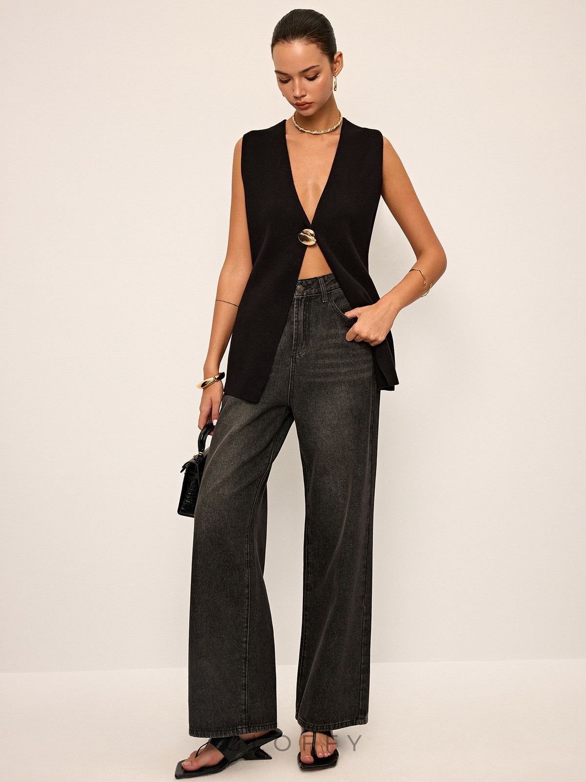 V Yaka Düğmeli Triko Süveter – Siyah