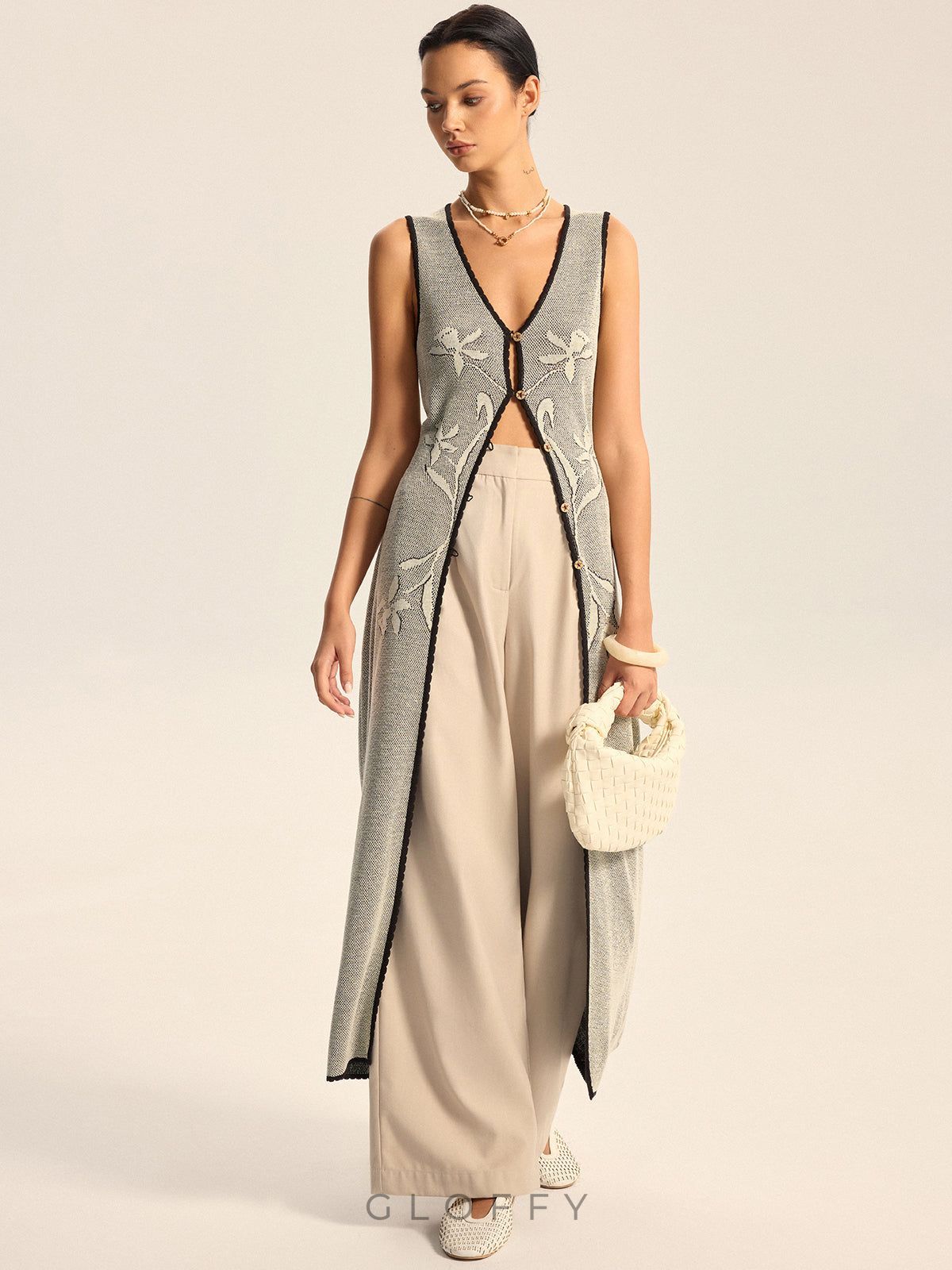 Çiçek Desenli V Yaka Düğmeli Uzun Süveter – Bej