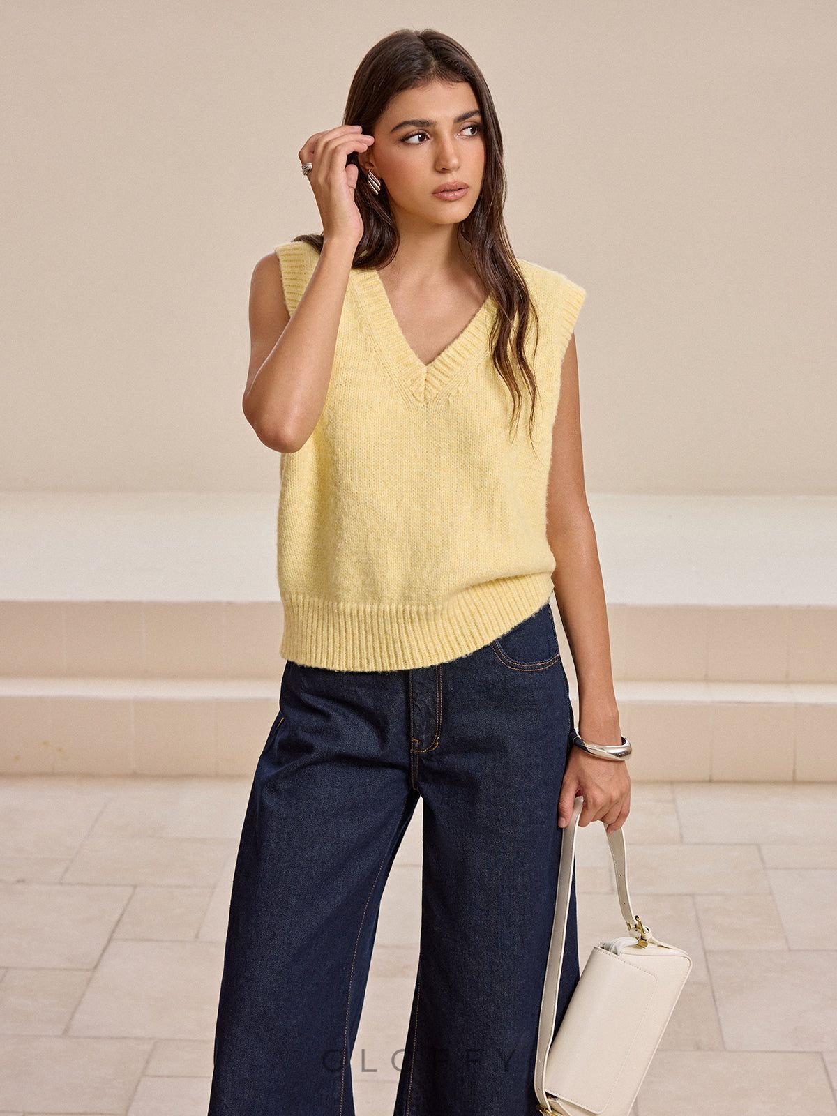 V Yaka Oversize Örgü Süveter – Sarı