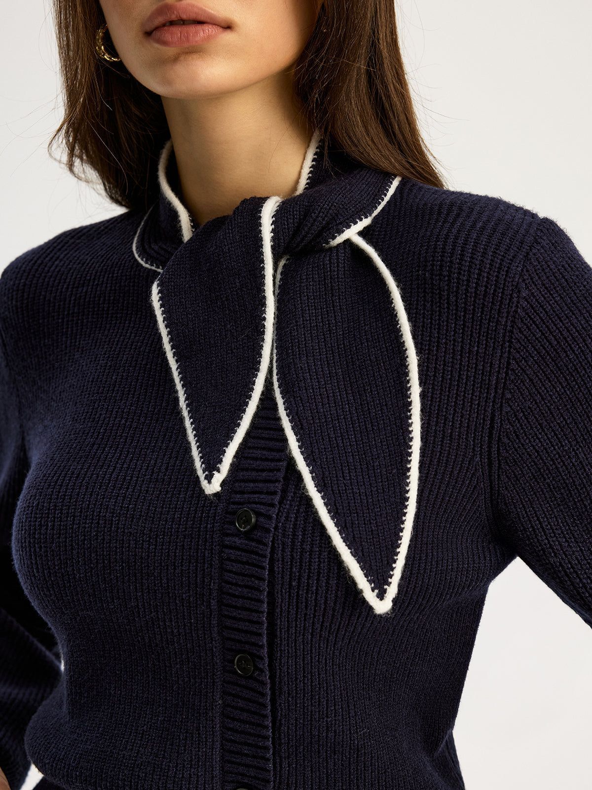 Fular Yaka Düğme Detaylı Örgü Bluz