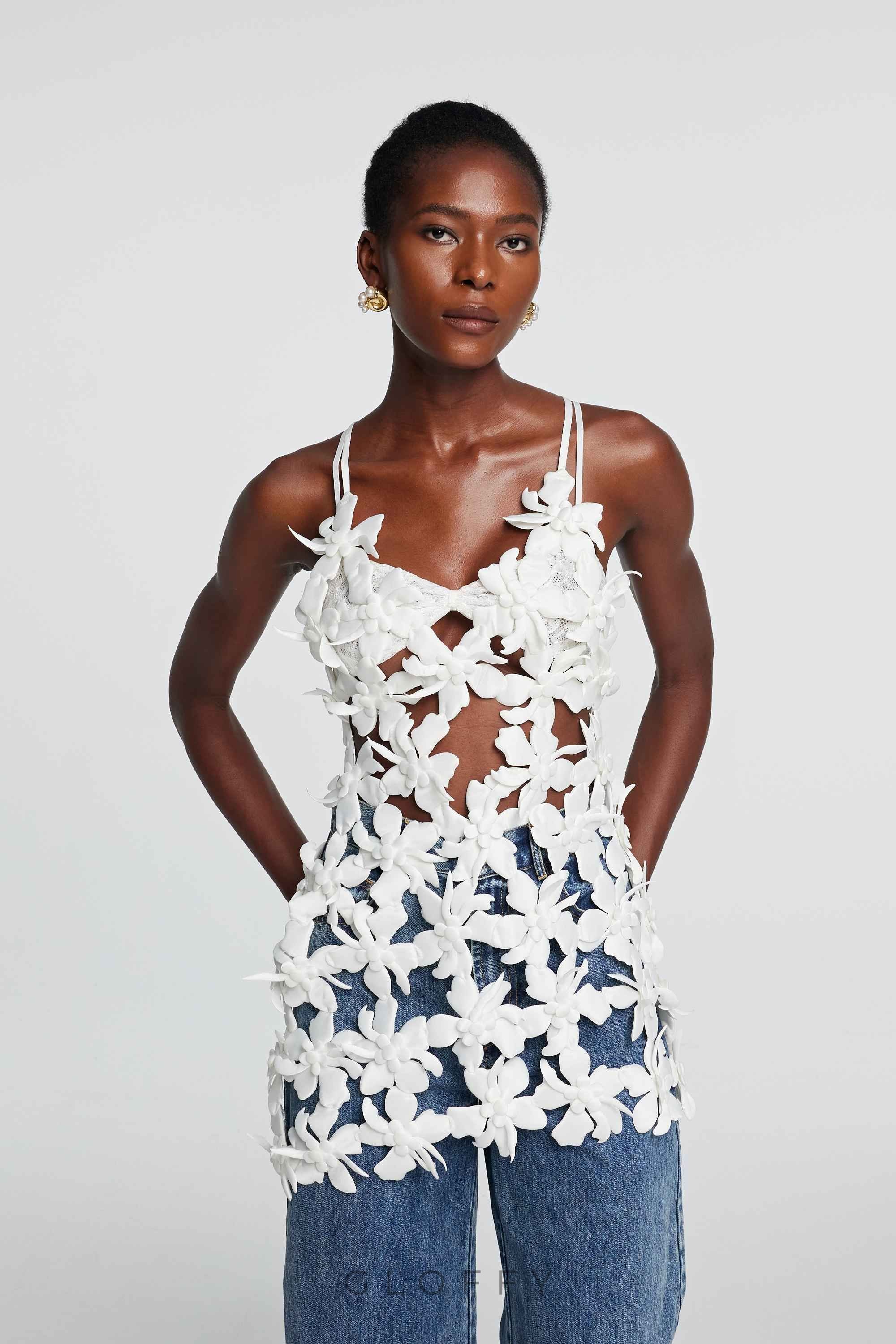 Kira Dekolteli Bağcıklı Sırtı Açık Üst