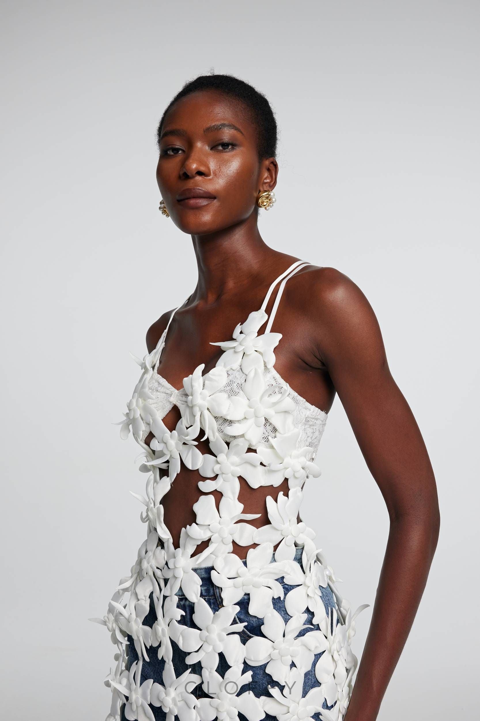 Kira Dekolteli Bağcıklı Sırtı Açık Üst