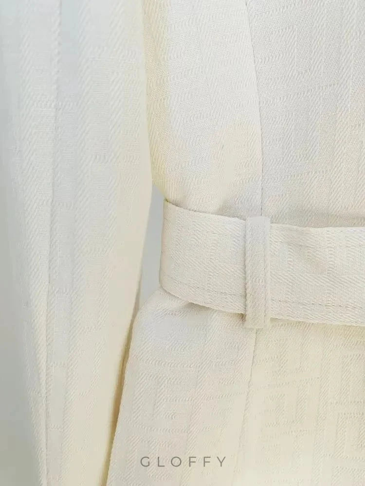 Cassandre Gold Düğme Detaylı Kemer Tokalı Blazer Ceket