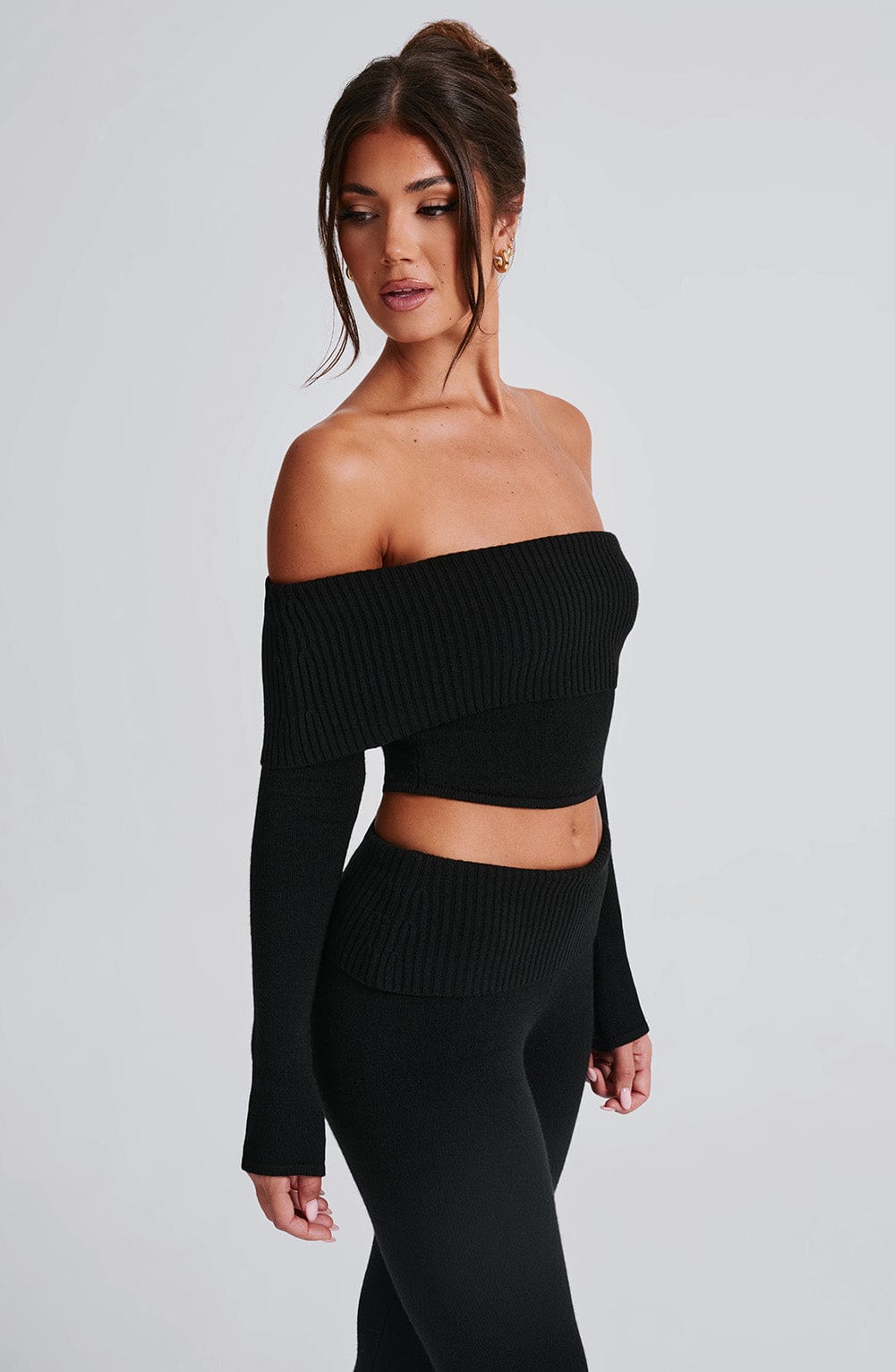 Düşük Omuz Fitilli Triko Crop Bluz – Siyah
